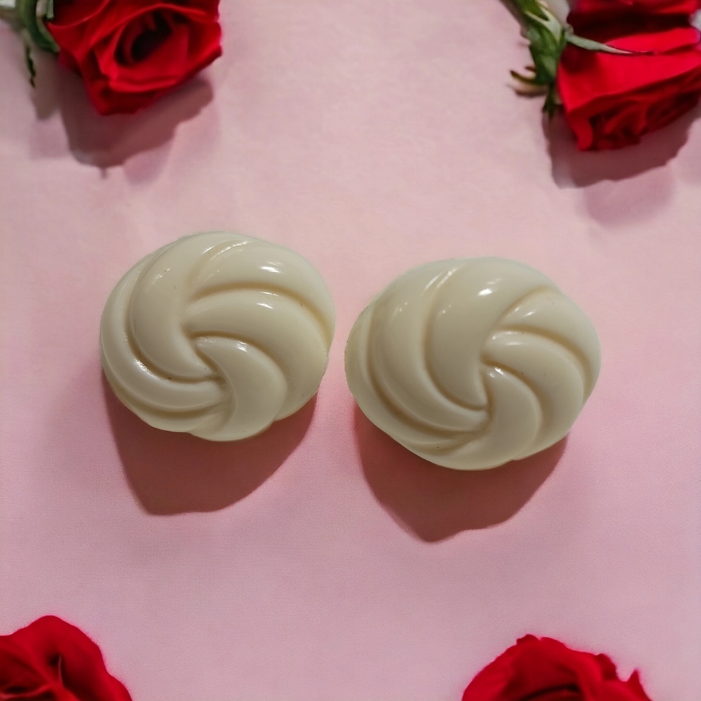 Vintage clips on earrings / knot style